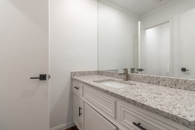 Building Photo - 17810 Cassina Dr