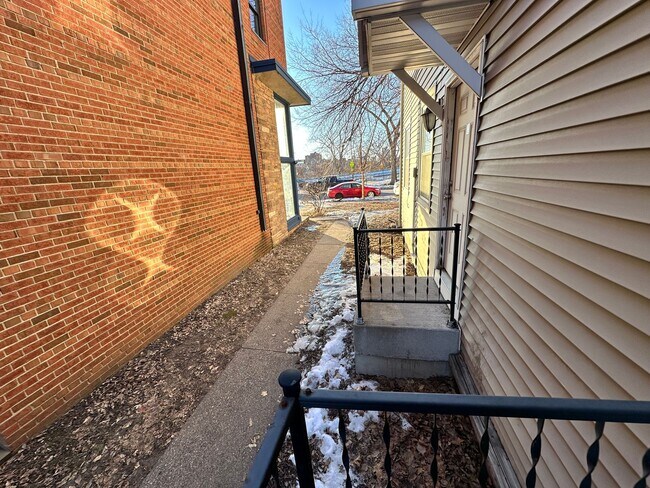 Building Photo - Updated 5-BR, 2-BA Apartment by the U of M Available!