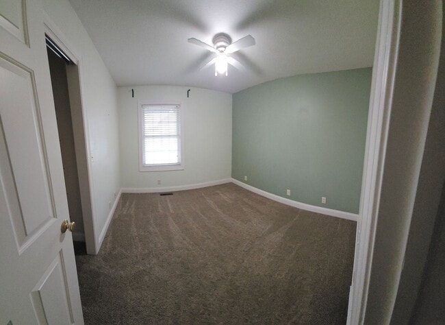 Building Photo - Welcome to this stunning 4 bedroom, 3 bath...