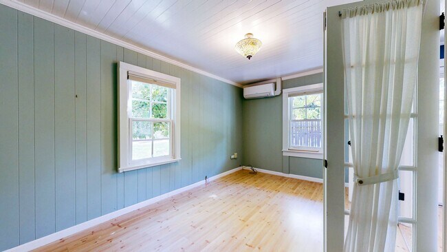 Building Photo - Country Charm Meets Vineyard Views! Two Be...