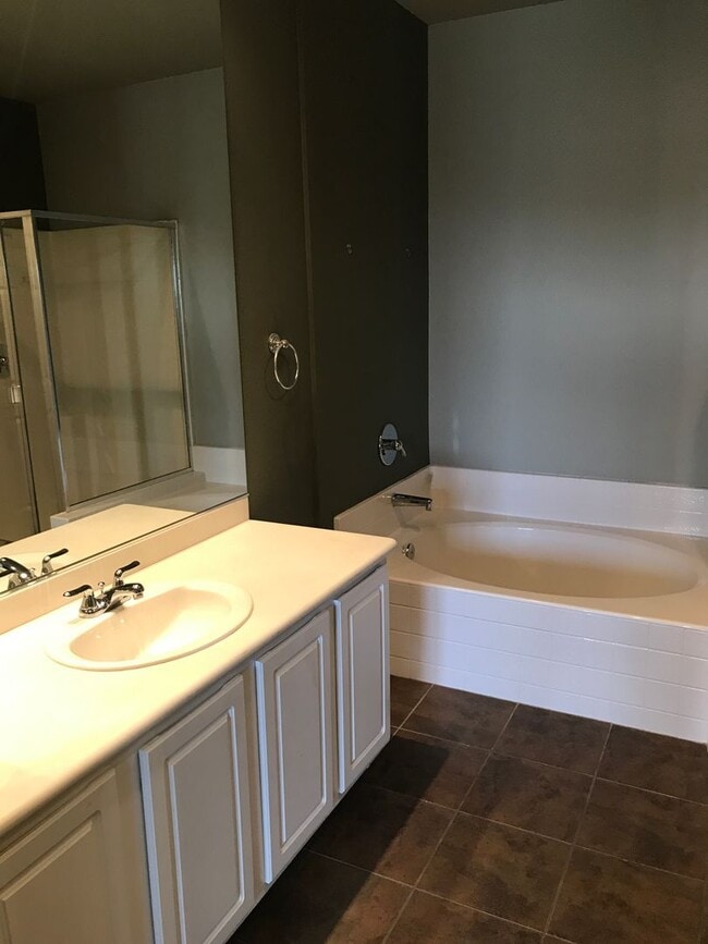 Building Photo - Great Townhouse over lookings TPC Summerli...