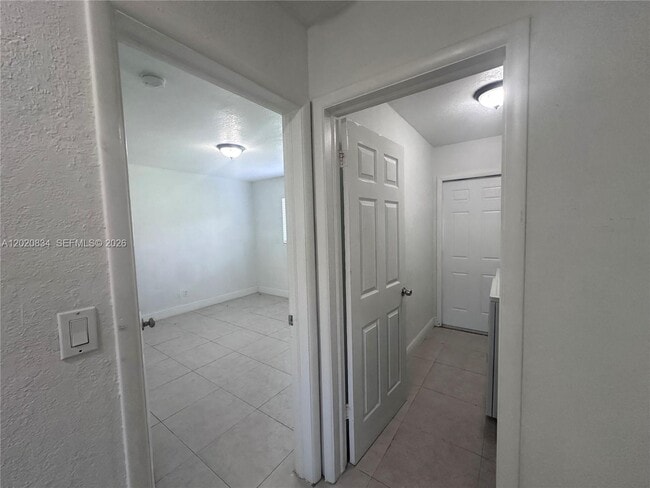Building Photo - 2806 SW 35th Ave