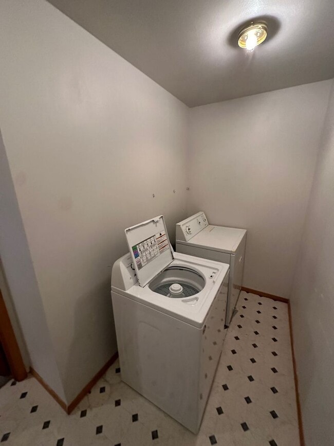 Building Photo - 2 Bedroom House Available in Sunset Beach!