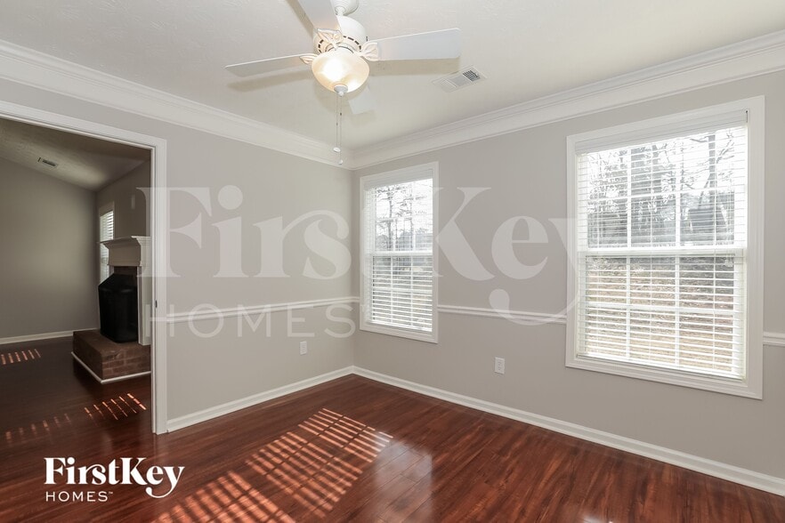 Building Photo - 715 Sandstone Trail