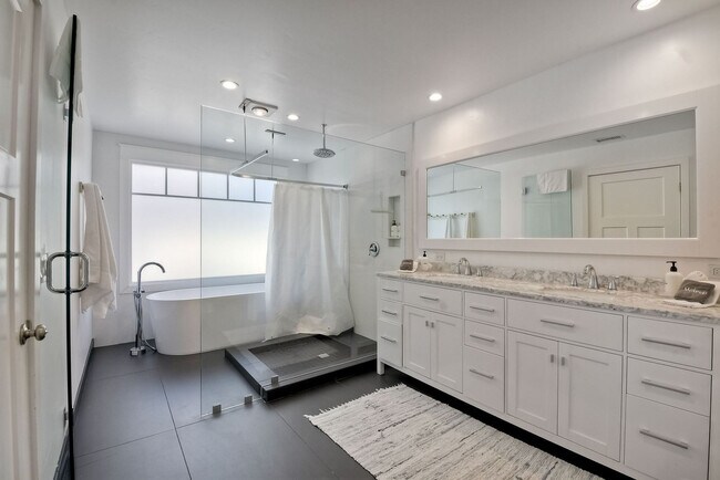 Building Photo - 3636 Carlsbad Blvd