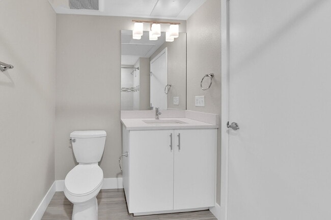 Building Photo - $1,540.95 - 1 Bed, 1 Bath Condo with In Unit Laundry in a Secured Building!