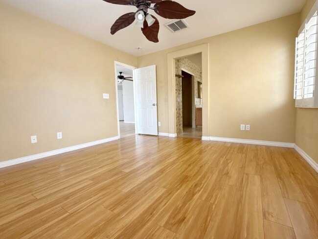 Building Photo - 824 Blushing Rose Pl