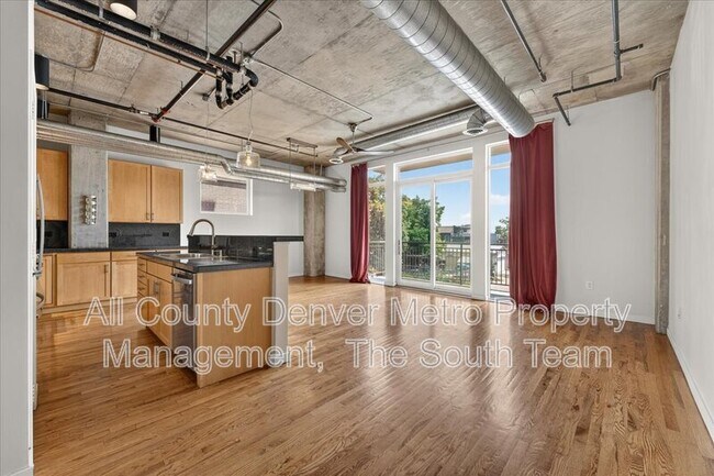 Building Photo - 3201 Shoshone St