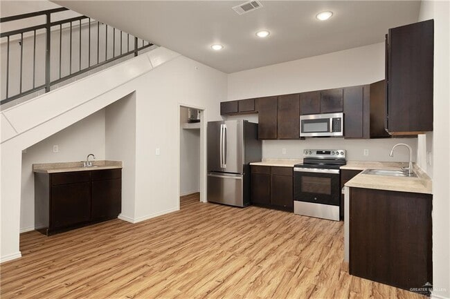 Building Photo - 810 Taylor St