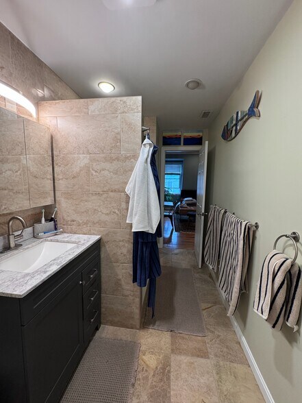 Building Photo - 127 Heath St