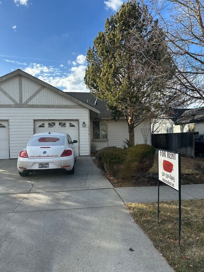 Building Photo - 1297 NE Dawson Dr