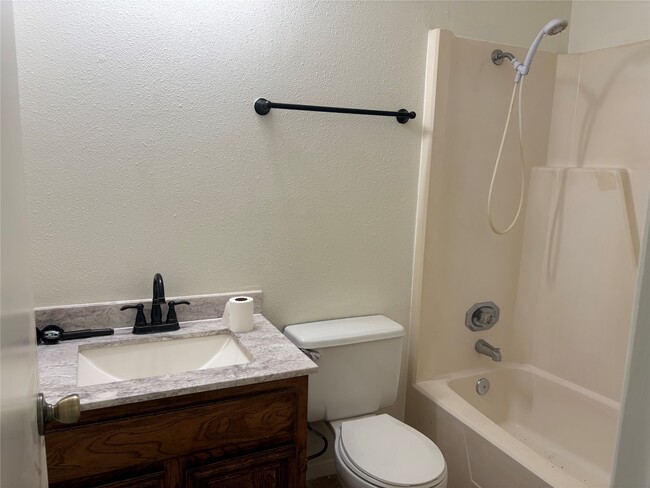 Building Photo - 505 Huckleberry Dr