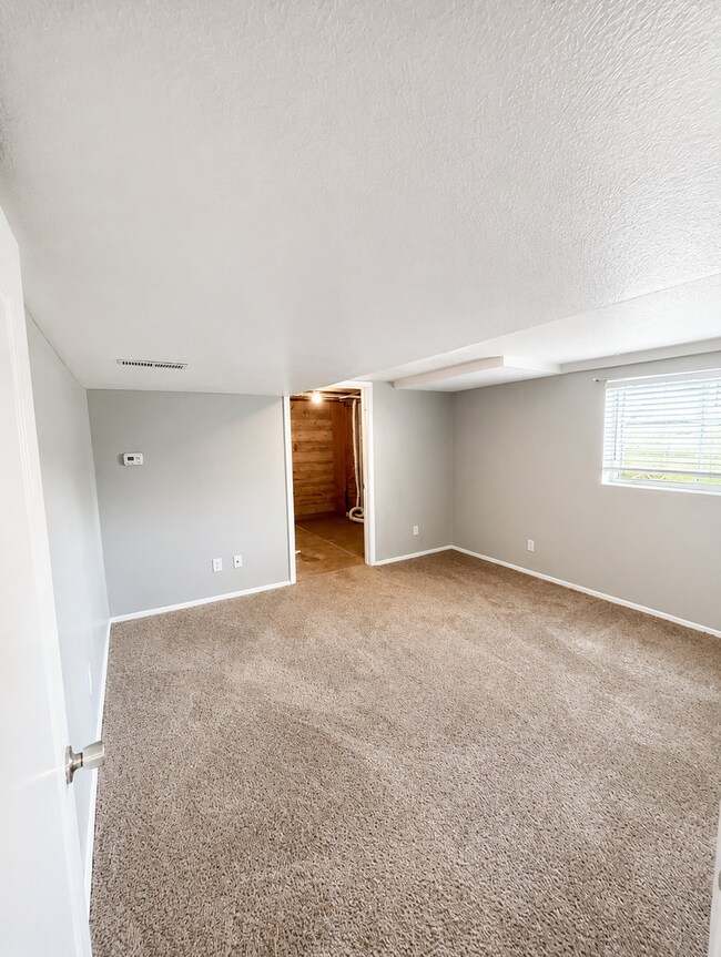 Building Photo - 223 500 S