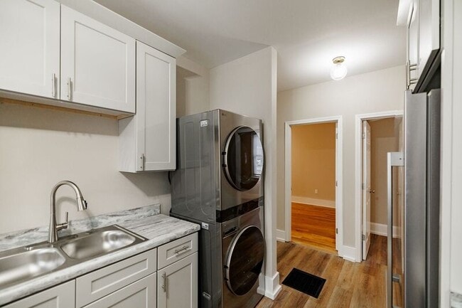 Building Photo - 185 Bloomfield St