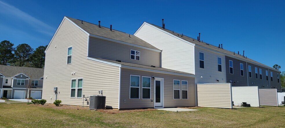 Building Photo - 941 Long Bluff Rd