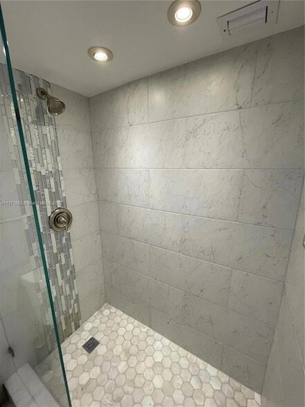 Building Photo - 3100 N Palm Aire Dr