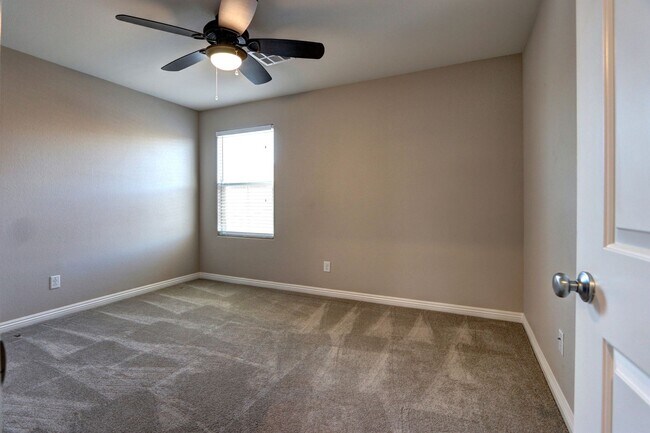 Building Photo - 2865 Tanager Hill St