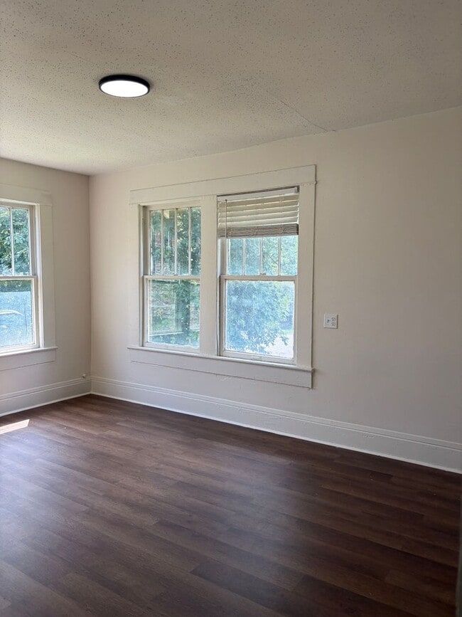 Building Photo - 1227 8th Ave W