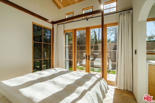 Building Photo - 2640 Clyde Ave