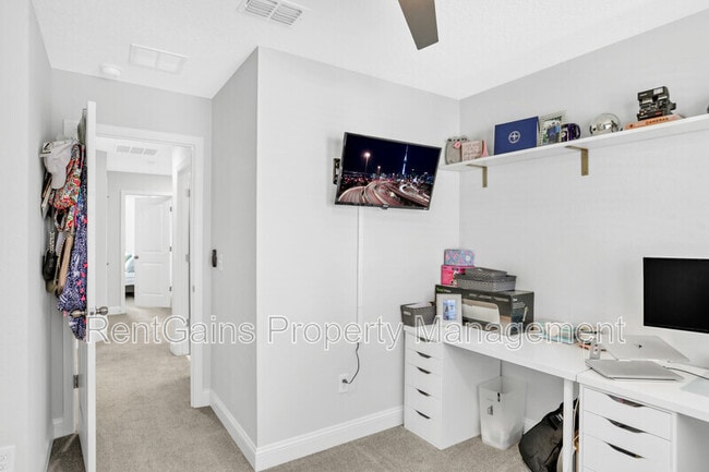 Building Photo - 14125 Sterely Ct S