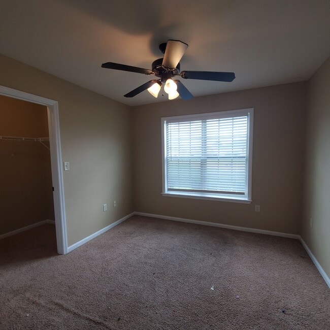 Building Photo - 3BR/2BA Just Minutes from MAFB!