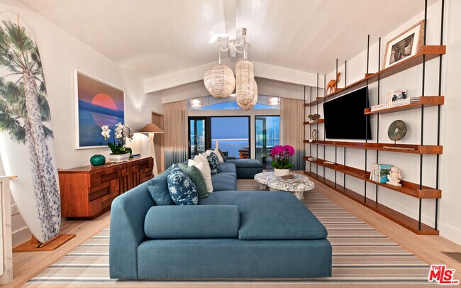 Building Photo - 27044 Malibu Cove Colony Dr