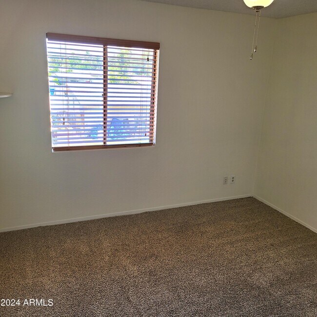 Building Photo - 4211 E Palm Ln