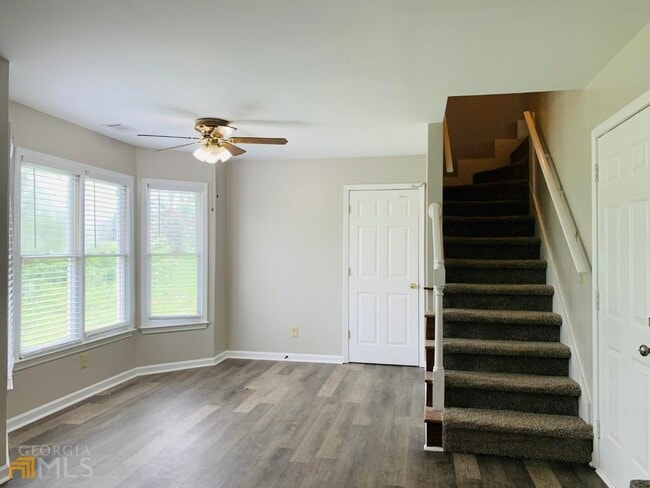 Building Photo - 61 Garden Hills Dr
