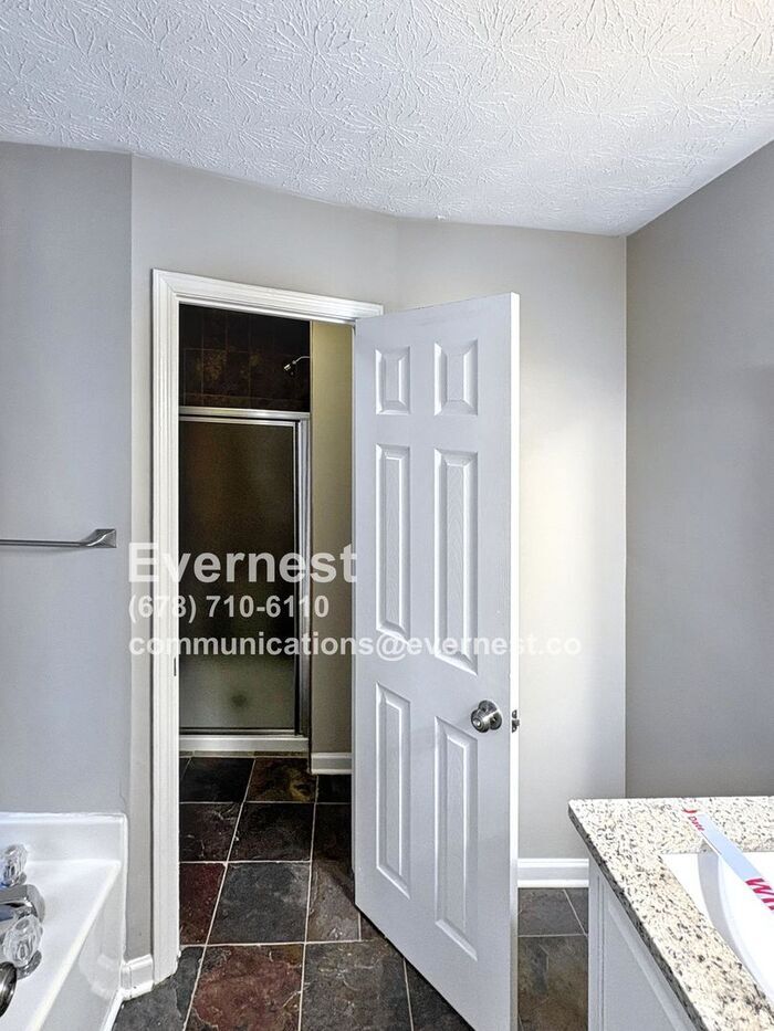 Building Photo - 460 Ward Rd