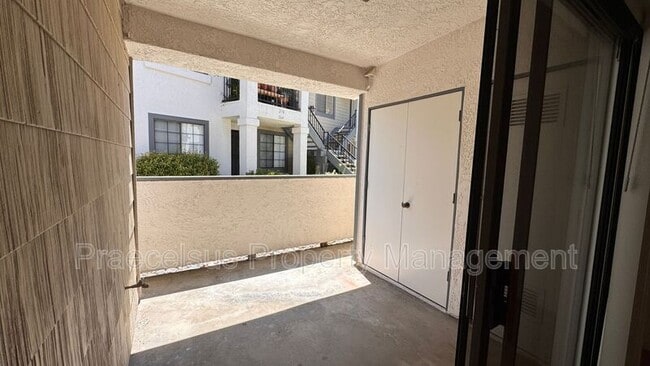 Building Photo - 10935 Summerdale Way