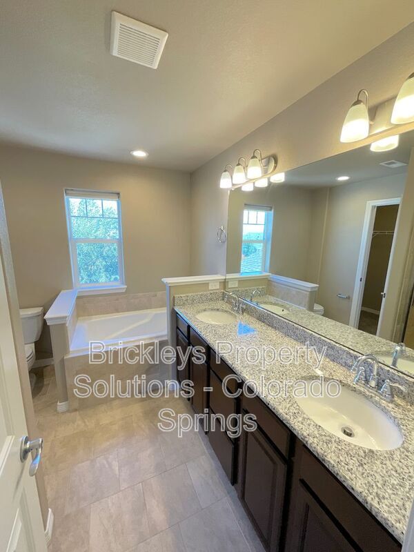 Building Photo - 6523 Lamine Dr