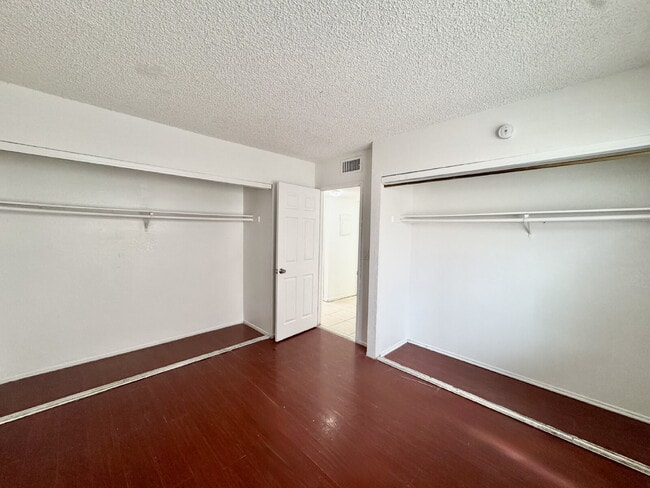 Building Photo - Bright & Budget-Friendly Condo for rent Ac...