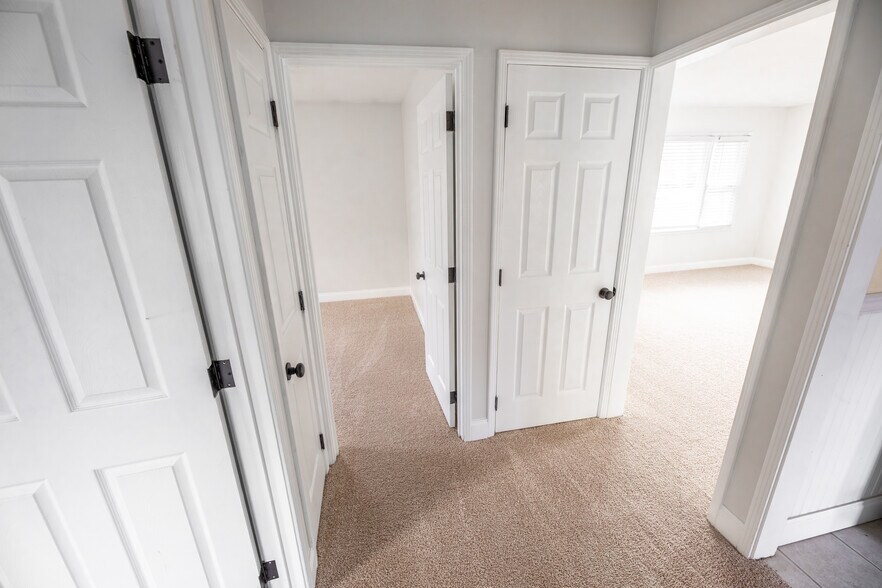 Building Photo - 4582 Cooper Rd