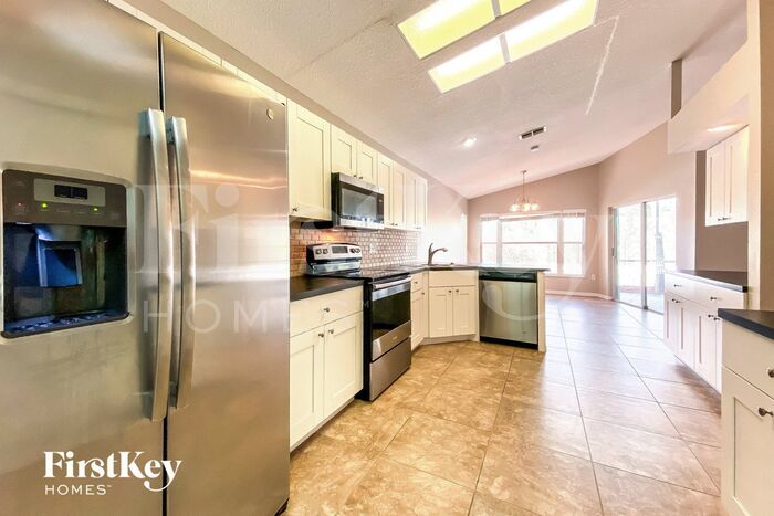 Building Photo - 10725 Magrath Ln