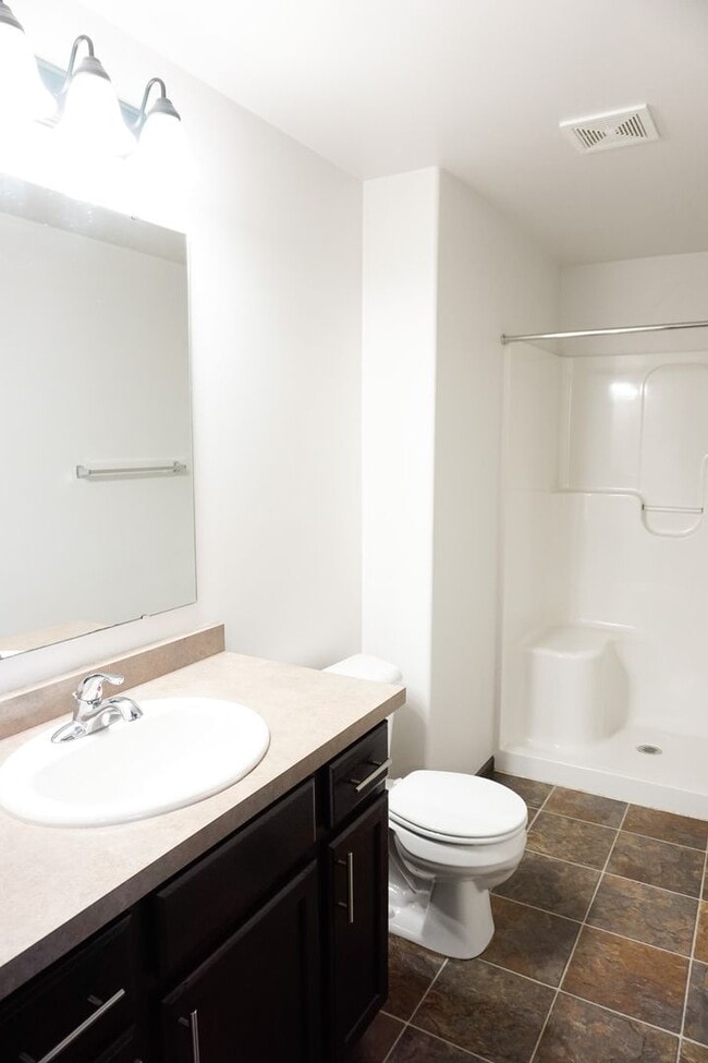 Building Photo - 3 Bed 3 Bath Twin Home