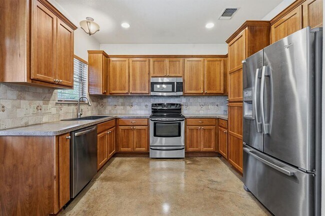 Building Photo - 10215 Twin Lake Loop