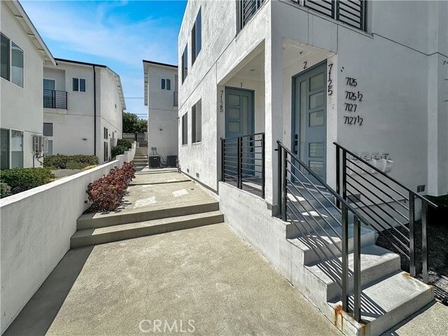 Building Photo - 7125 S La Cienega Blvd