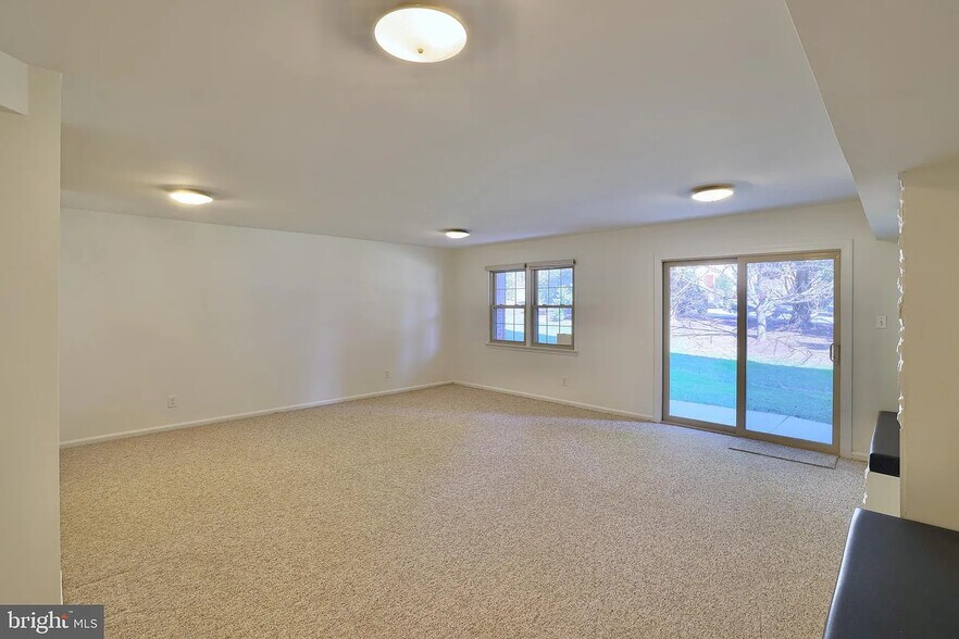 Bed room 4/office room/basement - 5952 Westchester Park Dr