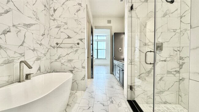 Building Photo - 3330 Oak Grove Ave