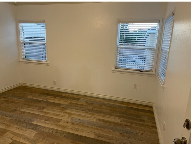 Building Photo - 9517 Kauffman Ave