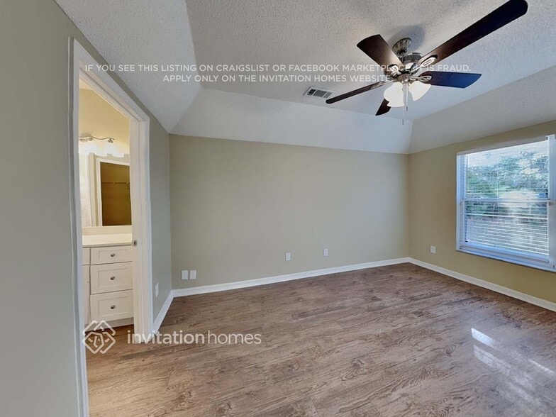 Building Photo - 4204 Forest Island Dr