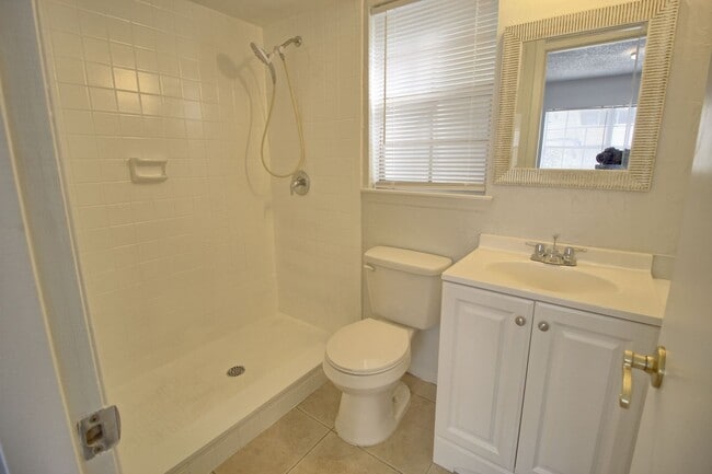 Building Photo - 1300 E Muriel St