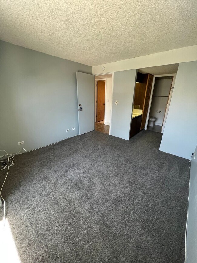 Building Photo - A/C. Two Parking Stalls. Swimming Pool. Pet Friendly. (RRLLC)