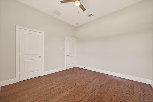 Building Photo - 2211 Silverbonnet St
