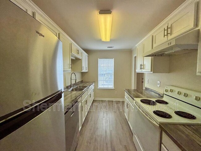 Building Photo - 2132 Oak Ridge Rd