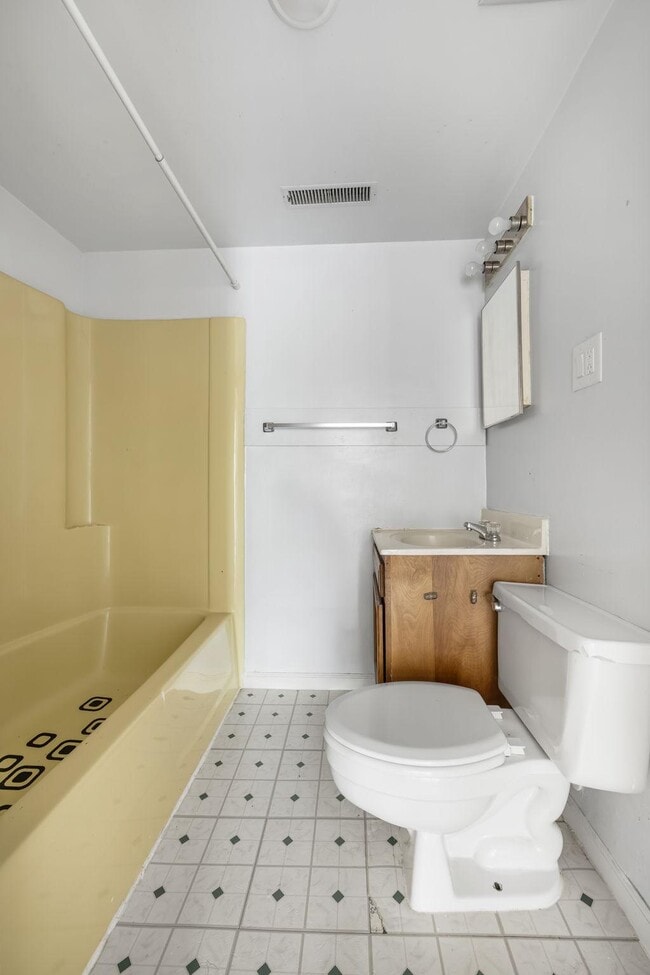 Building Photo - 208 Telegraph Rd