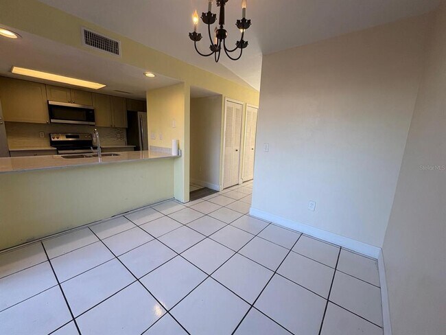 Building Photo - 4033 Henley Rd