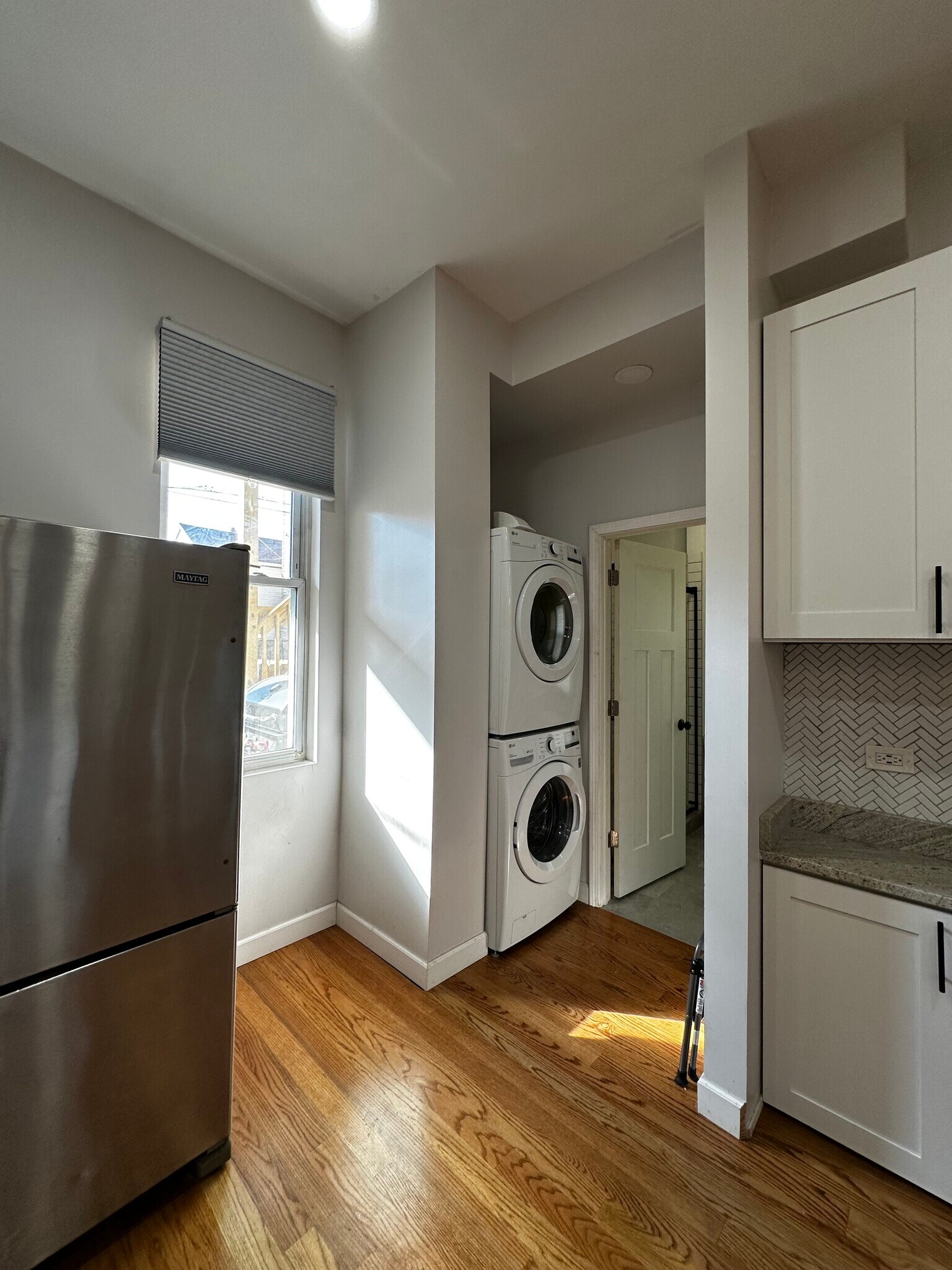In-Unit washer/dryer - 1908 S May St