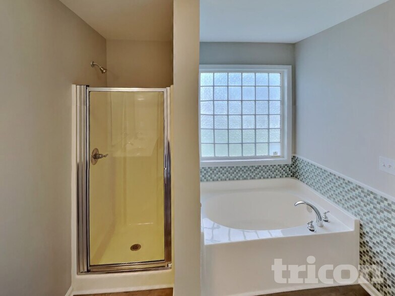 Building Photo - 904 Redland Dr
