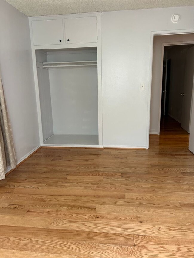 Building Photo - Charming Home with Sunroom & Spacious Backyard in Glendora